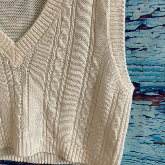 Bluenotes Cropped Knit Vest - Picture 3 of 6